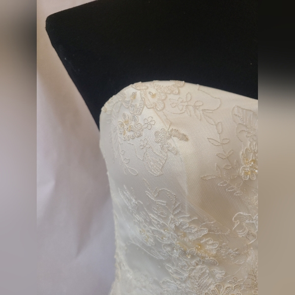 Casablanca Bridal Wedding Dress - Picture 3 of 10